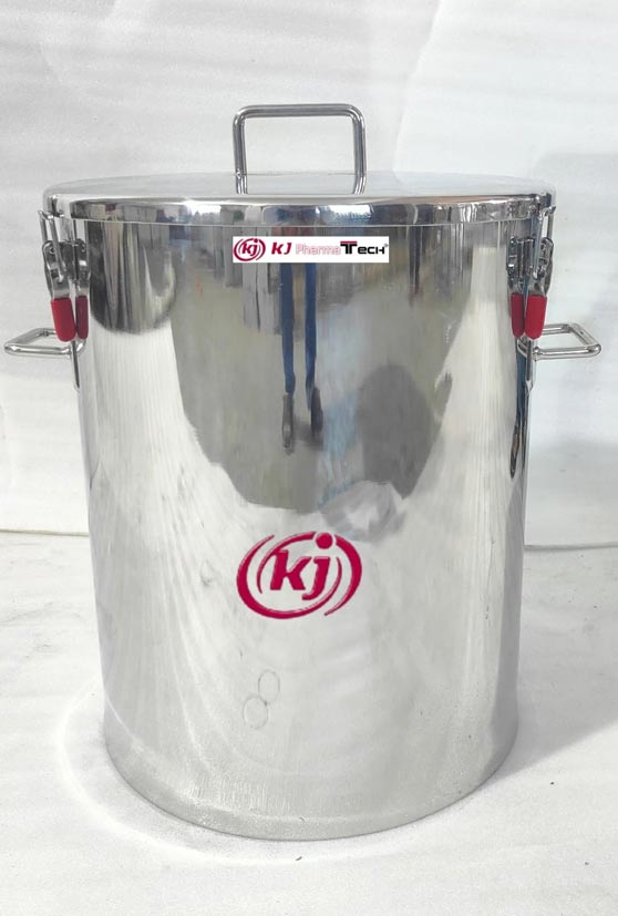 SS container with toggle clamps